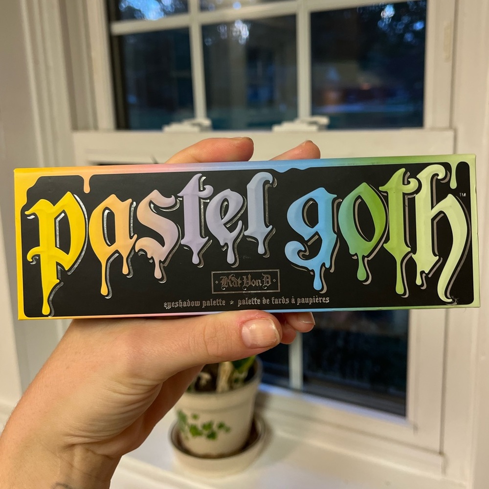 Kat Avon D Pastel Goth